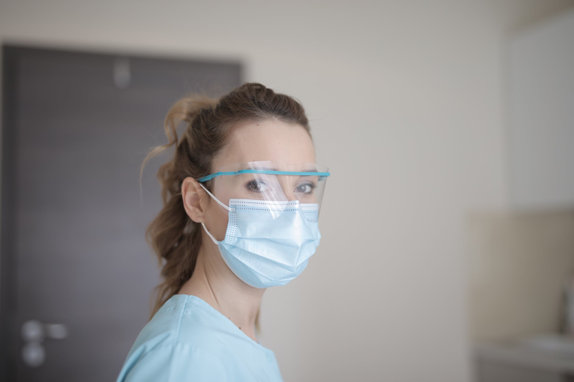 4 de cada 10 médicos se han planteado dejar la profesión durante la pandemia según datos del informe “Repercusiones de la COVID-19 sobre la salud y el ejercicio de la profesión de los médicos de España”